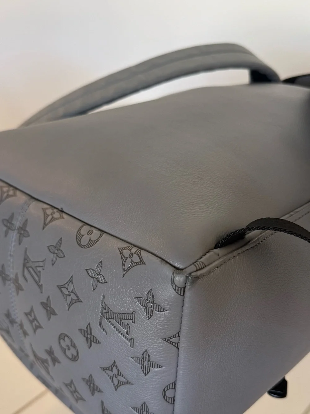 LOUIS VUITTON Discovery Backpack in Grey Monogram Shadow Leather - 💯 AUTHENTIC